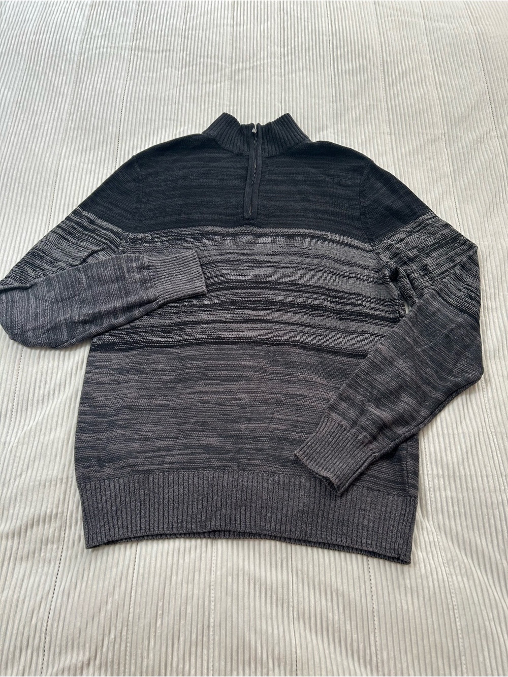 urban pipeline Gray & Black Zip Mock Neck Sweater. Small pull shown in picture
